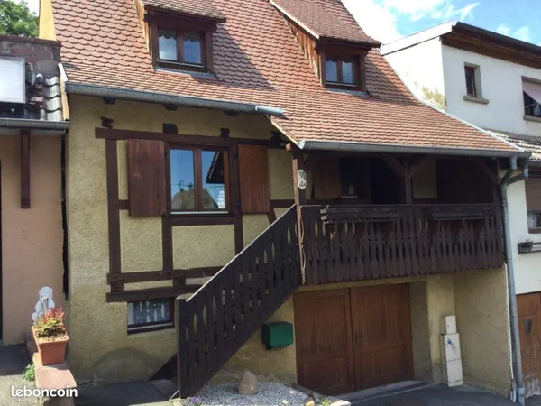 Petite maison F3 accolée 48 m2 sans jardin, terrasse, Classée C. Libre à partir du 10 novembre