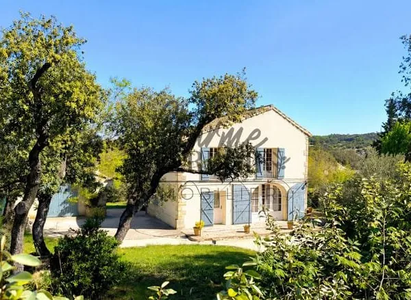 Exclusif ! Entre Uzès et Avignon, Maison en pierre de type magnanerie sur 1000m2
