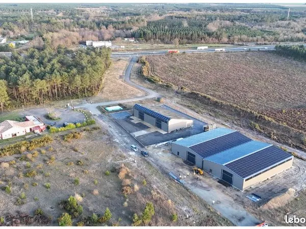 Local d'activité 800m2 - Entrepôt Bord A63