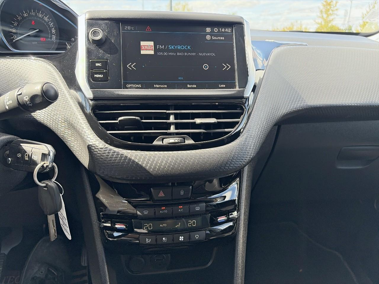 Peugeot 2008 1.2 puretech 110ch allure s&s — photo 19