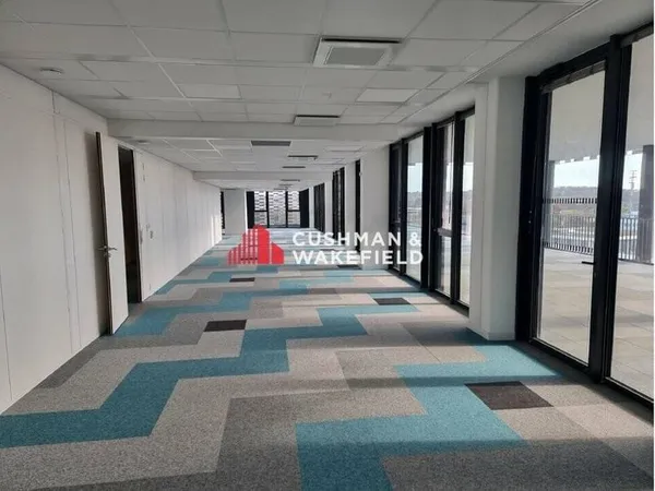 Bureau 281 m²