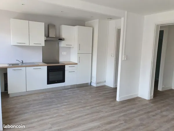 CHAUFFAGE compris dans les charges / Appartement T2 trés lumineux de 44 m2 + local