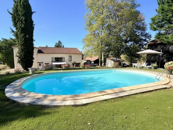 Propriété 10 pièces 401m² avec Appt T3 et Dépendances
