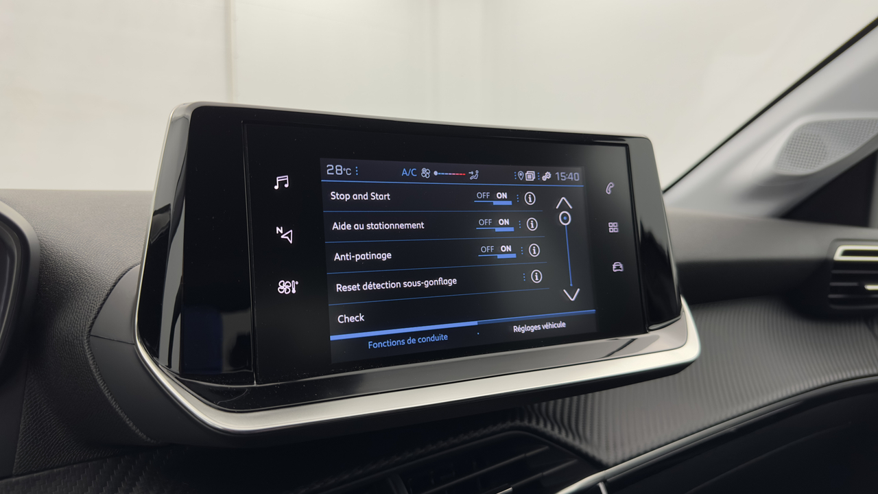 Peugeot 208 PureTech 100 S&amp;S EAT8 — photo 25