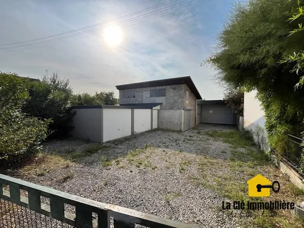 Magnifique terrain 739 m2 Libre de constructeur Région d