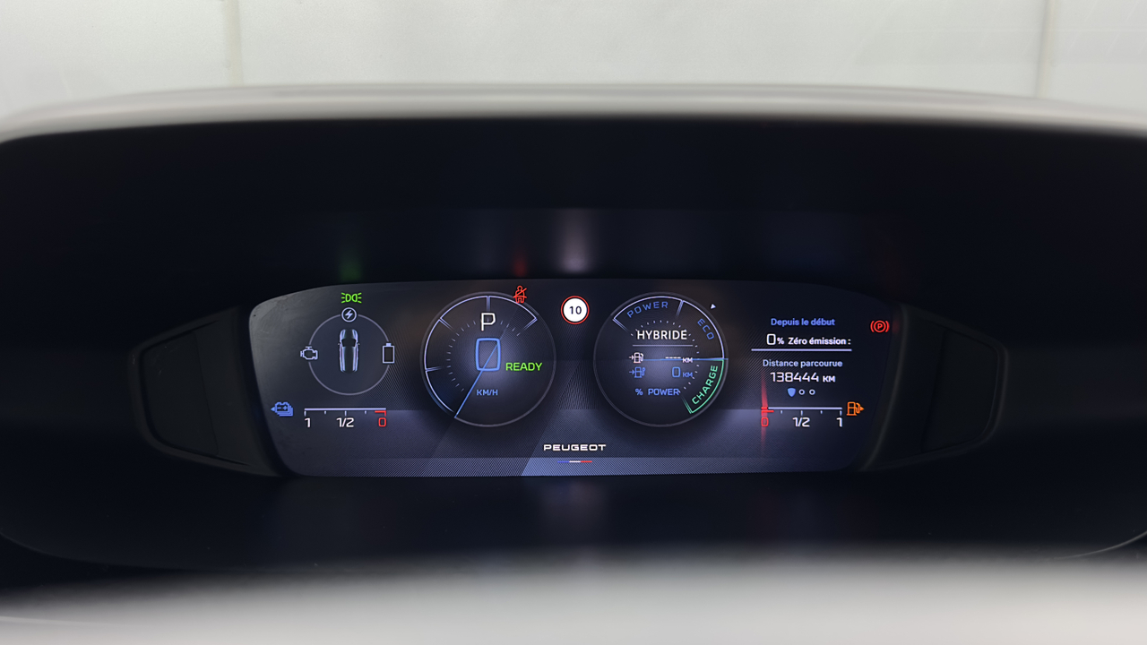 Peugeot 308 SW PHEV 180 e-EAT8 — photo 19