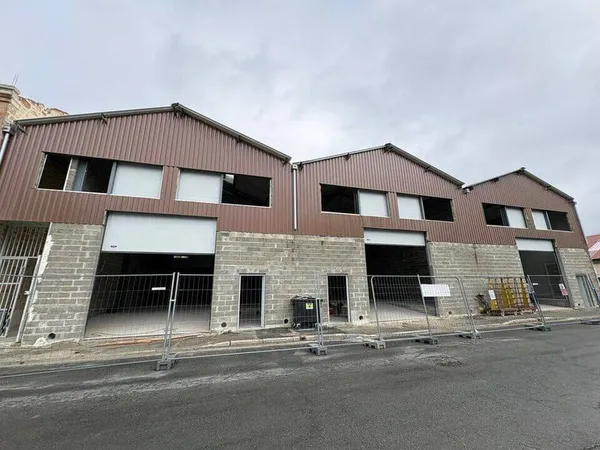 Local d'activité 1078 m²