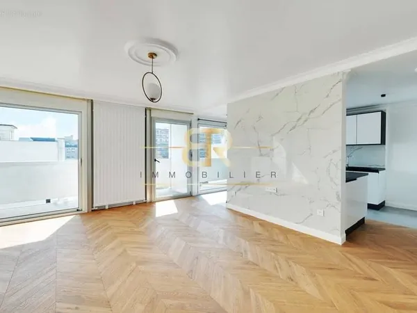 Appartement de 4 pièces avec 3 terrasses et balcon