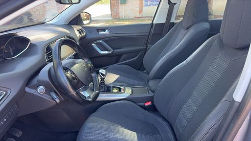 Peugeot 308 SW 1.5 BlueHDi 130 - Allure – 2018 – 114193 km – Diesel – Boîte Manuelle — photo 16