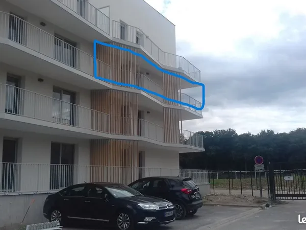F3 au 2ème étage Sud-Ouest sans vis à vis avec belle terrasse de 26 m2 - Parking double boxable
