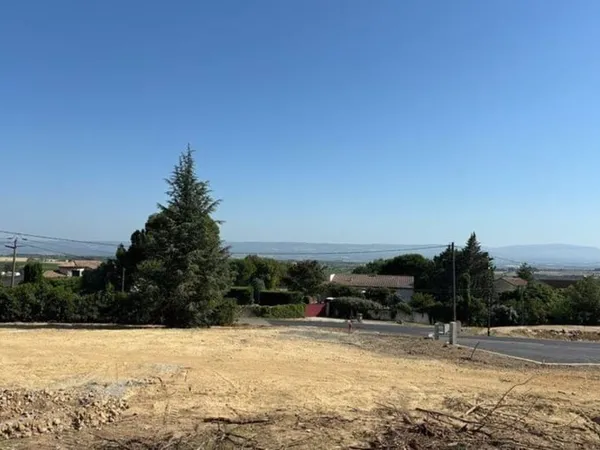 Terrain 668 m²