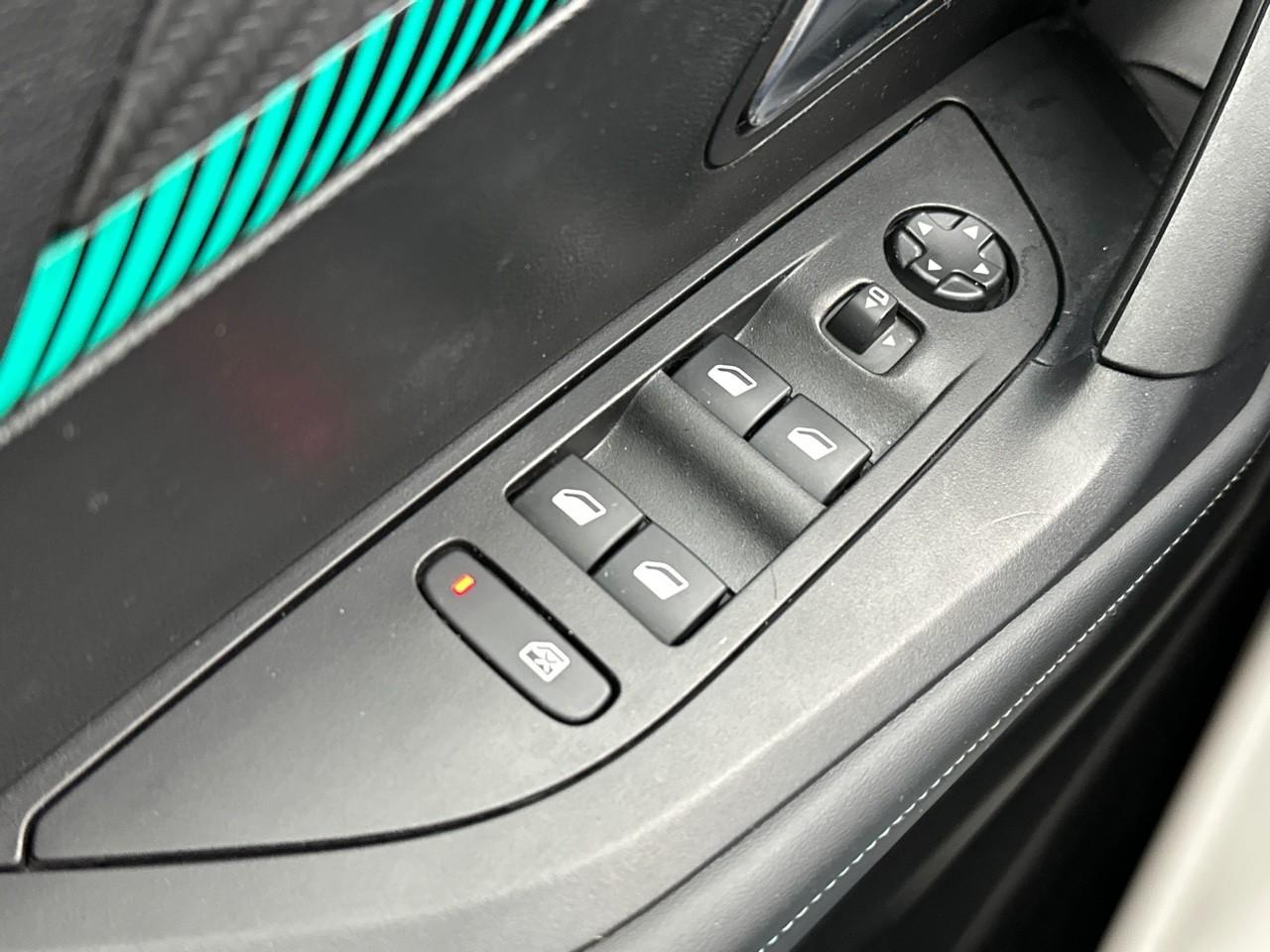 Peugeot 2008 puretech 100 s&s bvm6 allure pack — photo 15