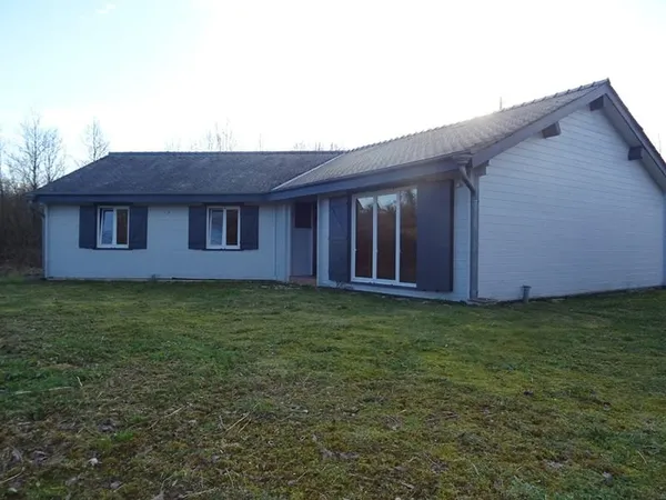 Maison individuelle plain pied de 150 m2 avec un terrain à LIART