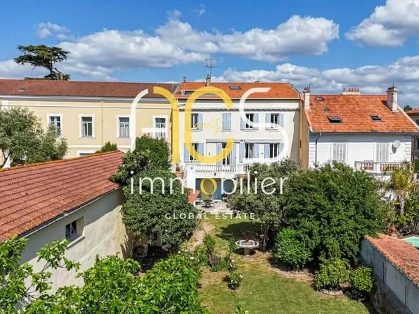 Maison 14 pièces 307 m²