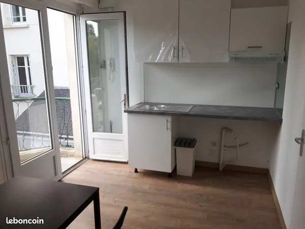 Appartement meublé 28m² rénové + balcon privatif 10m²