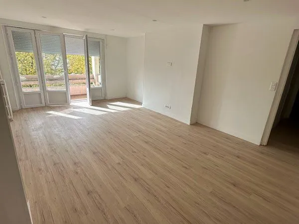 T4 90 m2 entièrement rénové - 3 chambres - Grand balcon - Ascenseur - CAVE