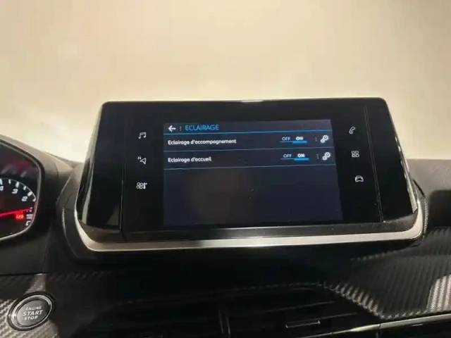 Peugeot 2008 1.2 100 s&amp;s allure carplay radars clim auto — photo 13