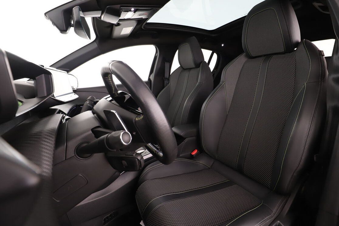 Peugeot 208 1.2 Hybrid GT e-DCS6 — photo 9