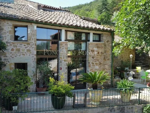 Maison 8 pièces 218 m²