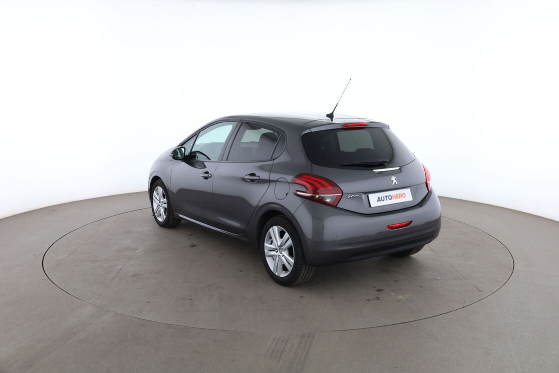 Peugeot 208 1.2 PureTech Signature — photo 3