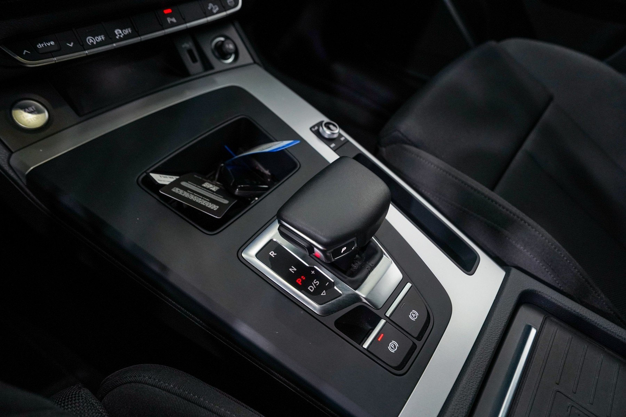Audi Q5 — photo 24