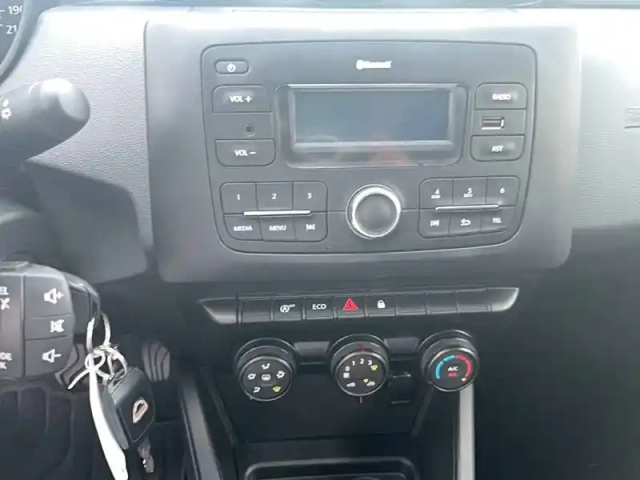 Dacia Duster sce 115 4x2 — photo 12