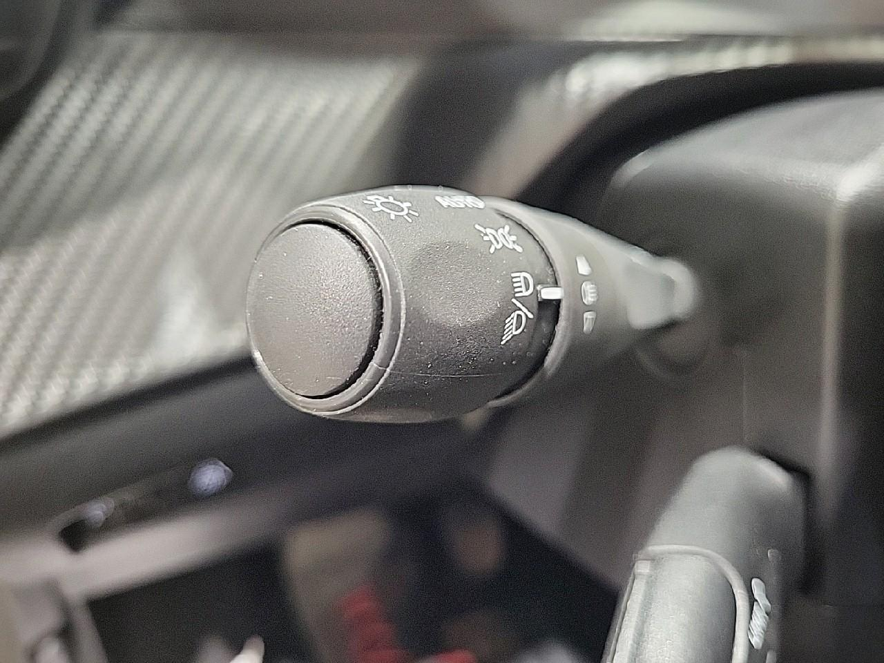 Peugeot 208 puretech 75 s&s bvm5 like — photo 18