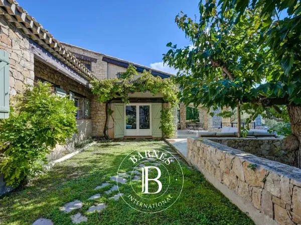 AIX-EN-PROVENCE - DOMAINE PRIVÉ - MAISON FAMILIALE 6 CHAMBRES - BUREAUX - PISCINE - GARAGE - ANNEXES