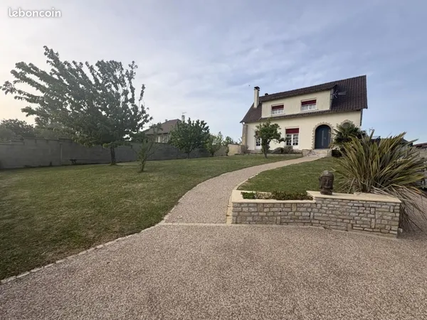Maison 10 pièces 249 m²