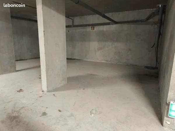 Parking/box 13 m² Saint-Bonnet-de-Mure