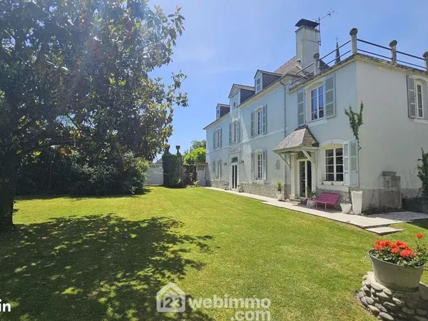 Maison 7 pièces 284 m²
