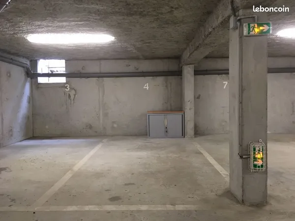 🏍️ Parking couvert pour voiture citadine ou moto à louer - Rue de la Plaine, Poitiers