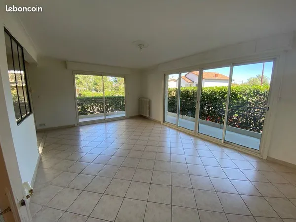 T3 de 70 m² avec grand balcon — Vieux Blagnac