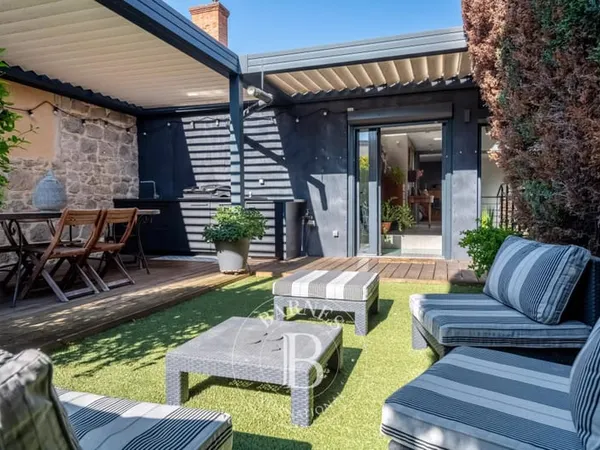 OULLINS CENTRE - Loft en duplex de 180 m² - 3 chambres - Jardin privatif de 70 m²