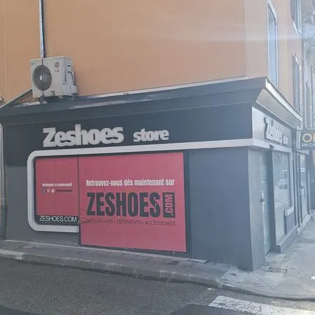 ​Local commercial d'angle 130m² - Droit au bail - Loyer 570 CC - Voiron