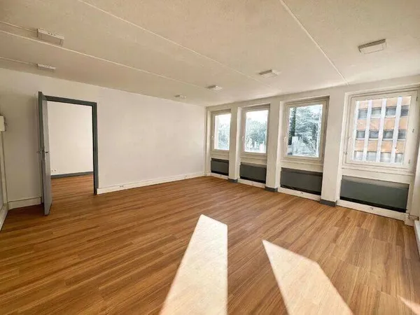 Bureau 97 m²