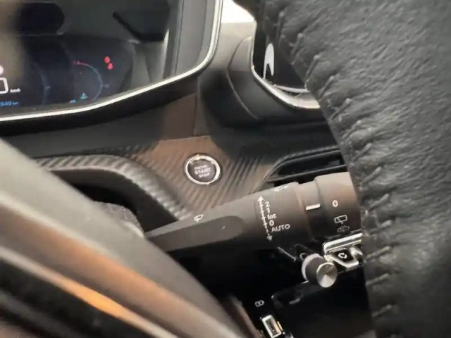 Peugeot 208 puretech 100 s&amp;s bvm6 — photo 29