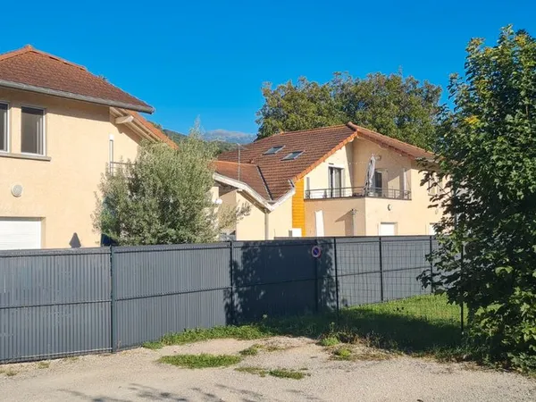 T3 | Petite copropriété | Dernier étage + Terrasse + 2 Parkings & Garage poss