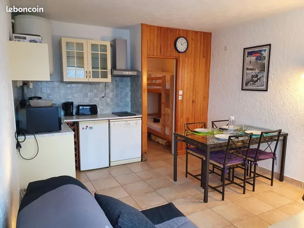 Studio en excellent état, très fonctionnel, en plein centre de la station du LIORAN : pas besoin de 