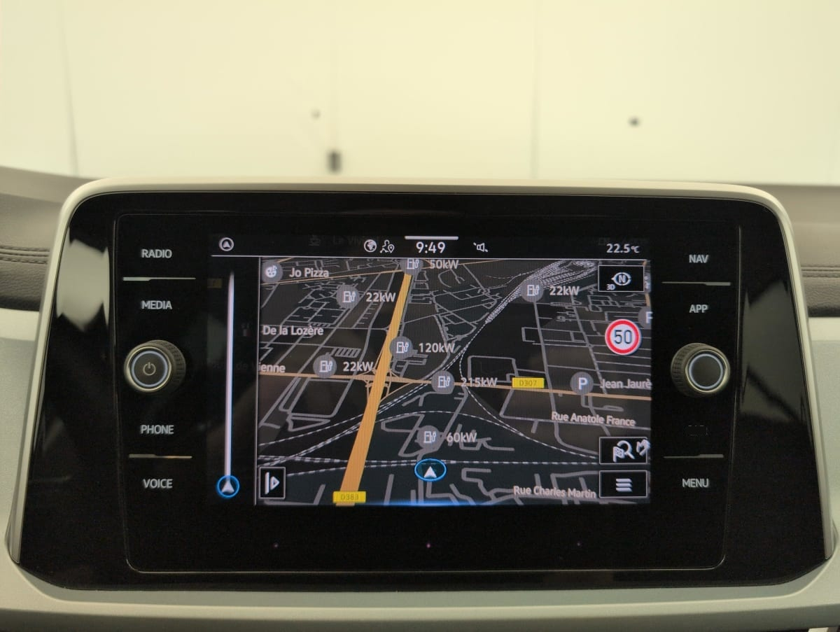 Volkswagen T-Roc — photo 17