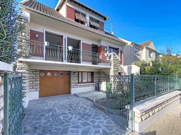 Maison avec jardin et garage à 2 pas du RER D.