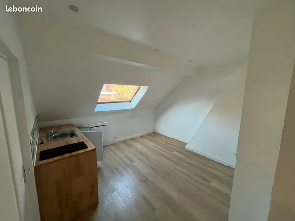 Location d'un studio dans immeuble calme centre de ASCQ