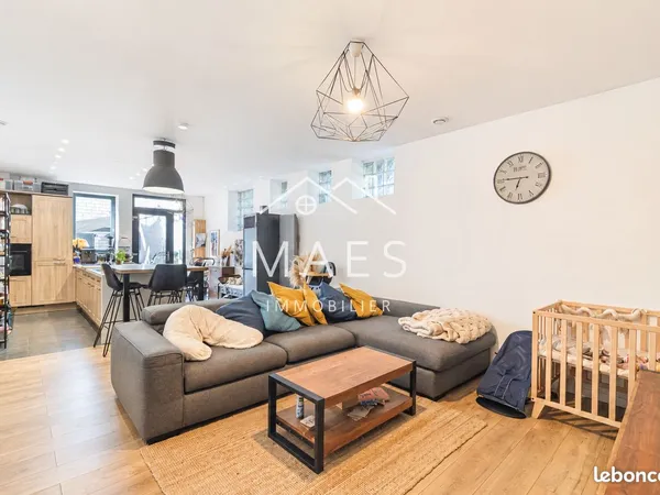 Loft/atelier/surface 4 pièces 82 m²