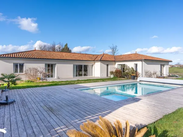 Maison contemporaine 8 pièces 202 m²