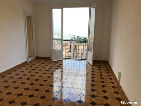 AJACCIO - T3 lumineux avec vue mer, terrasse et cave - Location à l'année