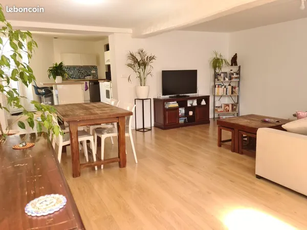 Maison inédite type appartement (91m2) St Paul Du Bois 134000 euros