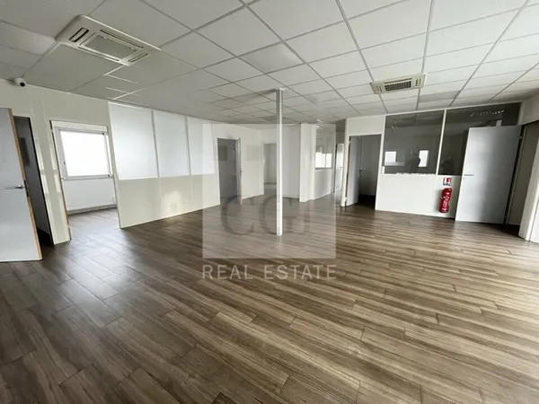 Local professionnel 186 m²