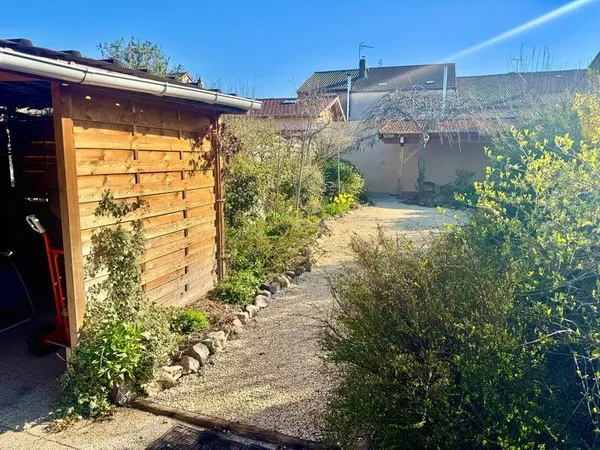 Proche de LA PACAUDIERE - MAISON de 150 m2 habitable sur 405 m2 de TERRAIN - 3 CHAMBRES