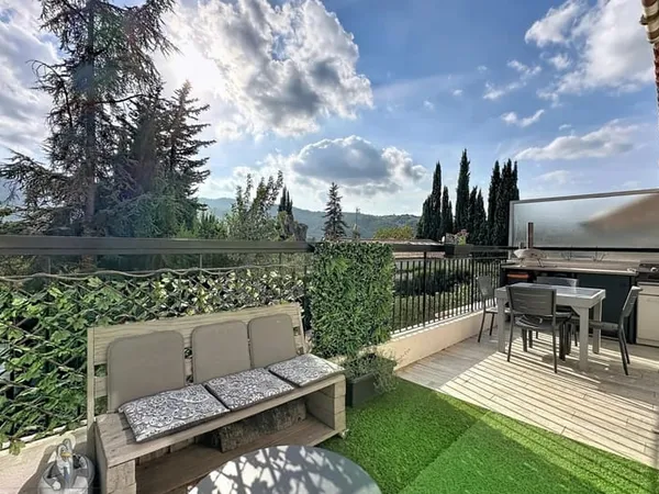 3 PIÈCES AVEC MEZZANINE TERRASSE - PISCINE