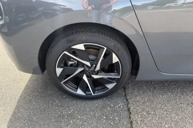Peugeot 308 plug-in hybrid 195 ch e-dcs7 — photo 15